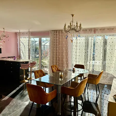 Stadthaus Amanda Feriehus *